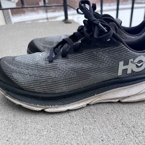 HOKA Clifton 9 sneakers 7 youth or 8.5 Women's